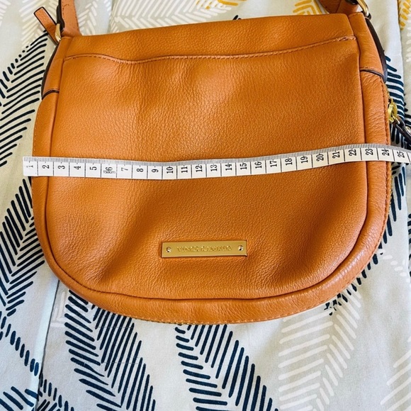 Vince Camuto M Camel Tan Pebble Leather Expandable Flap Front Crossbody Purse - Picture 5 of 10